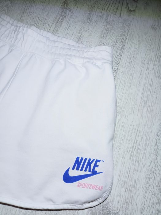 Krótkie spodenki Nike. Rozmiar XL