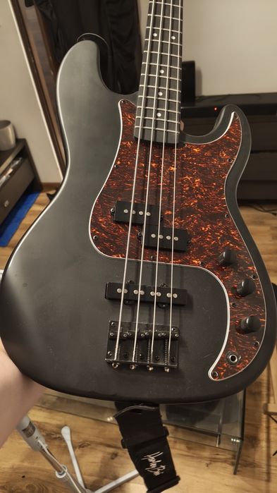 Gitara basowa Harley Benton deluxe series