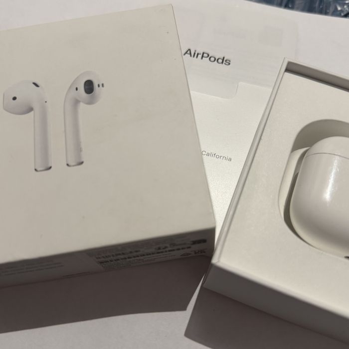 Apple AirPods 2 z etui Model A2032 A2031 A1602