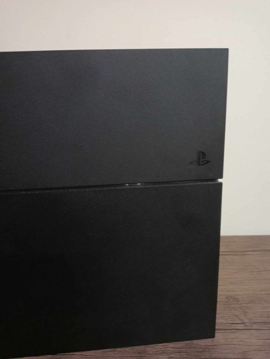PlayStation 4 com 2 comandos