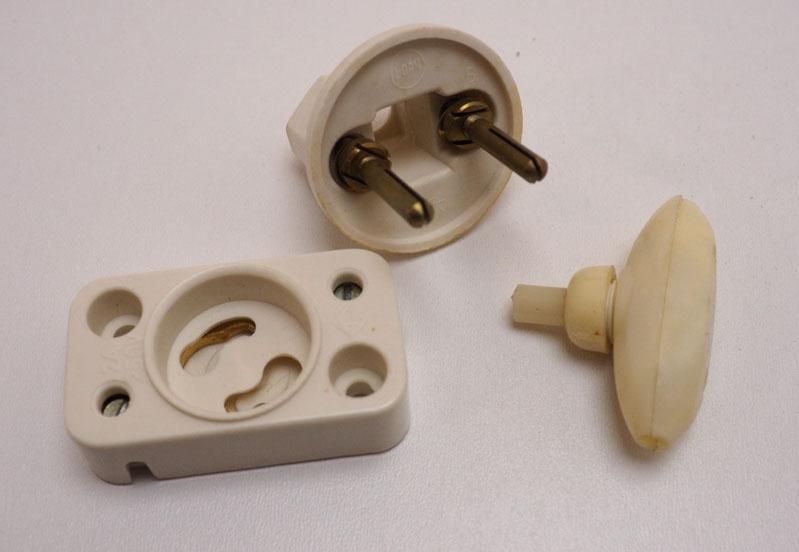 Acessórios eléctricos antigos para candeeiros