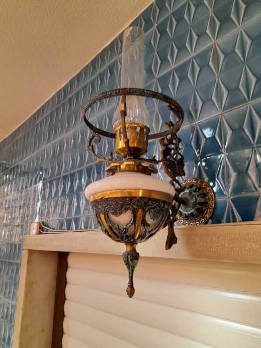 ARMÁRIO, Secretária, Candeeiros e banco-escadote