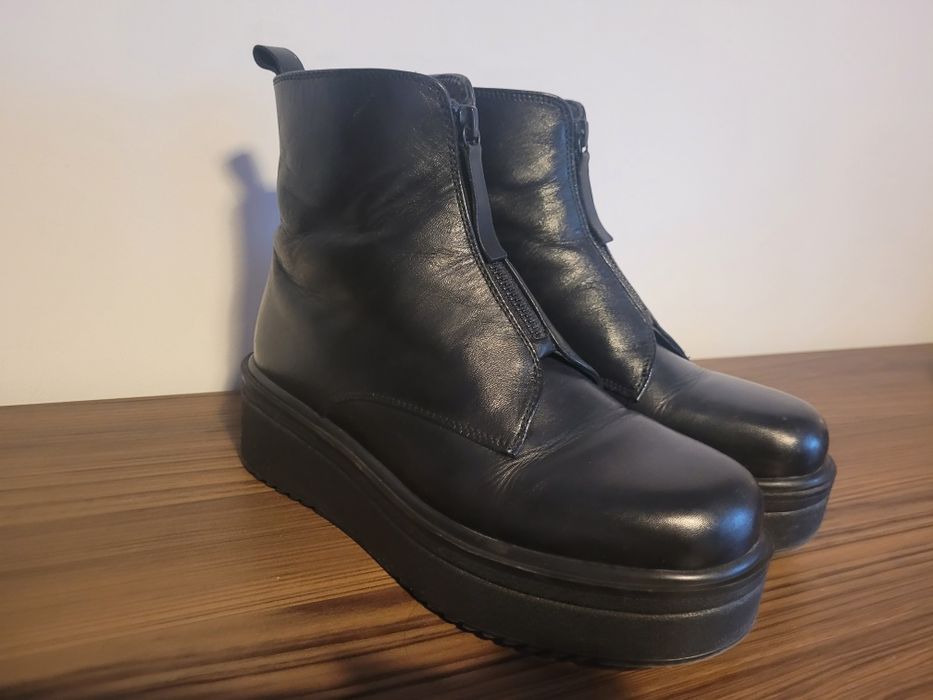 Zign bodki na platformie zamek roz.37