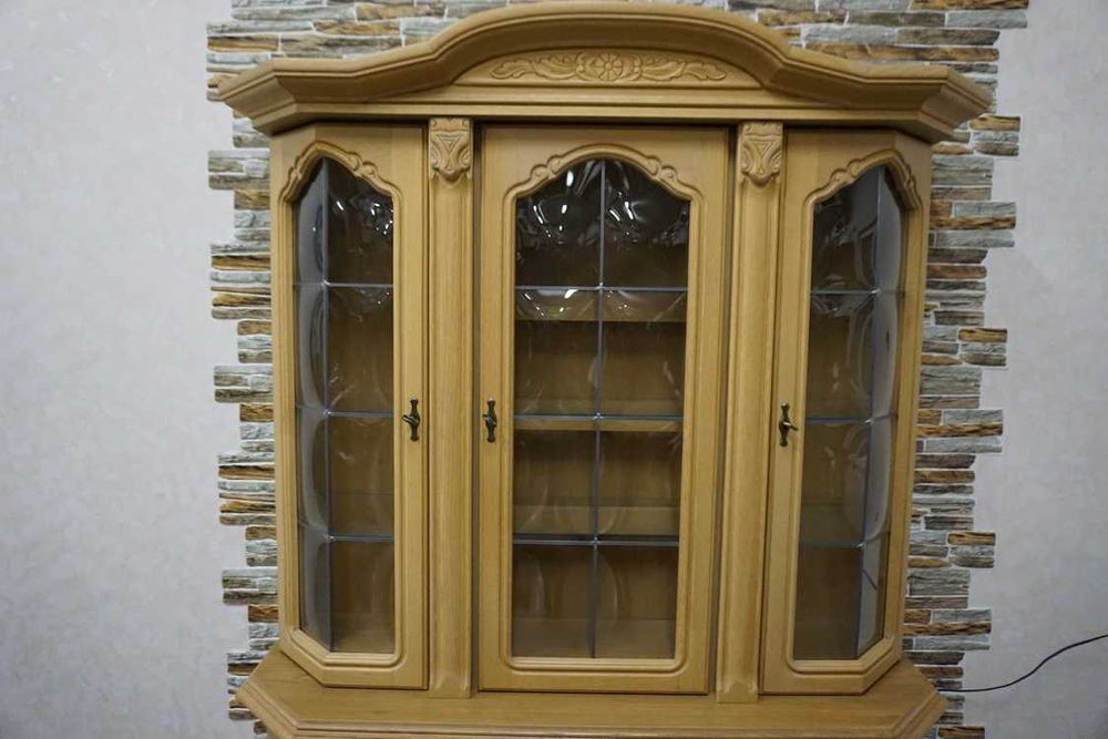 Witryna z Komodą Jasna Podświetlana szer. 140 cm (p-1145)