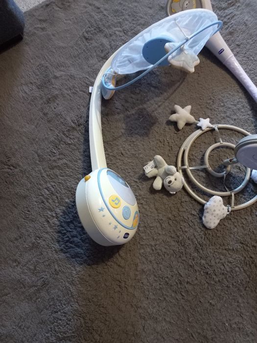 Suportes para adomecer bebés com musica e rotação de luzes
