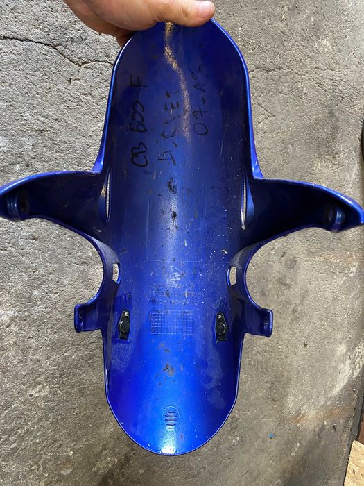Błotnik przód PC41 Hornet ABS oryginał idealny CB600
