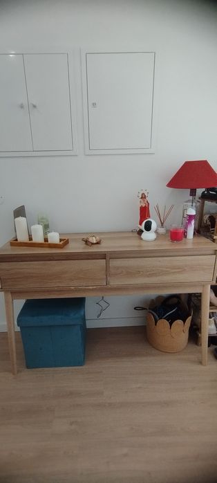 Consola ABANA bege em mdf com 2 gavetas Homa

Com algumas partes danif