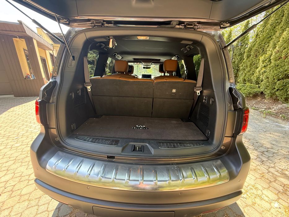 Samochód infiniti QX80