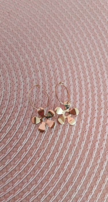 Kolczyki koła kwiatek.