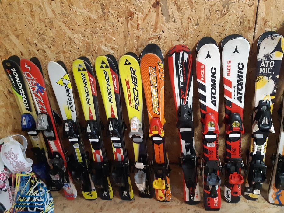 Дитячі гірські лижи.