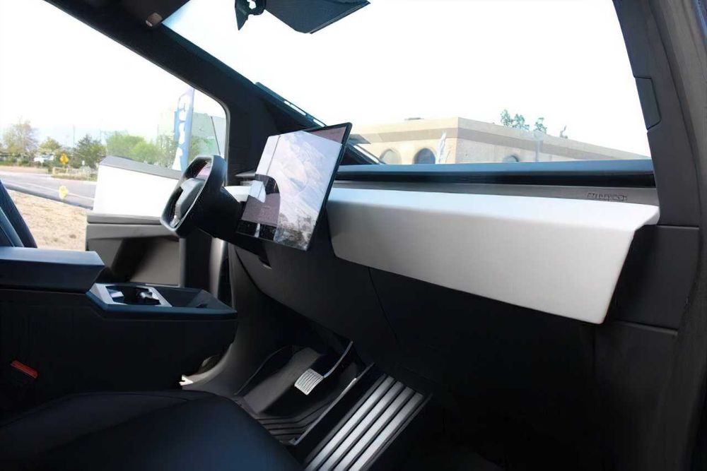 Tesla Cybertruck      2024