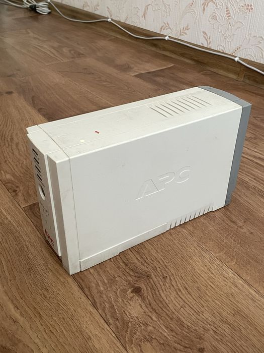 Источник бесперебойного питания APC Back-UPS RS 500 (BR500I)