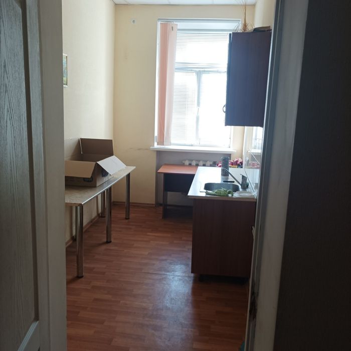 Оренда офісних 5,8 квм та  13 квм та склад приміщень Мрії 12