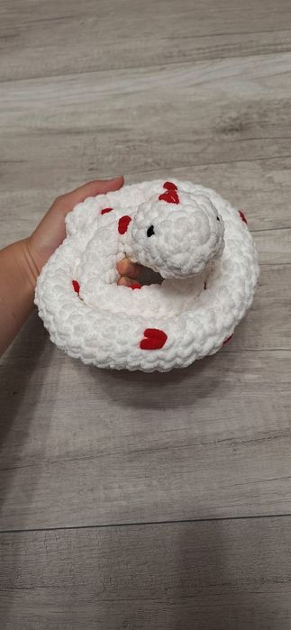 wąż maskotka na szydełku