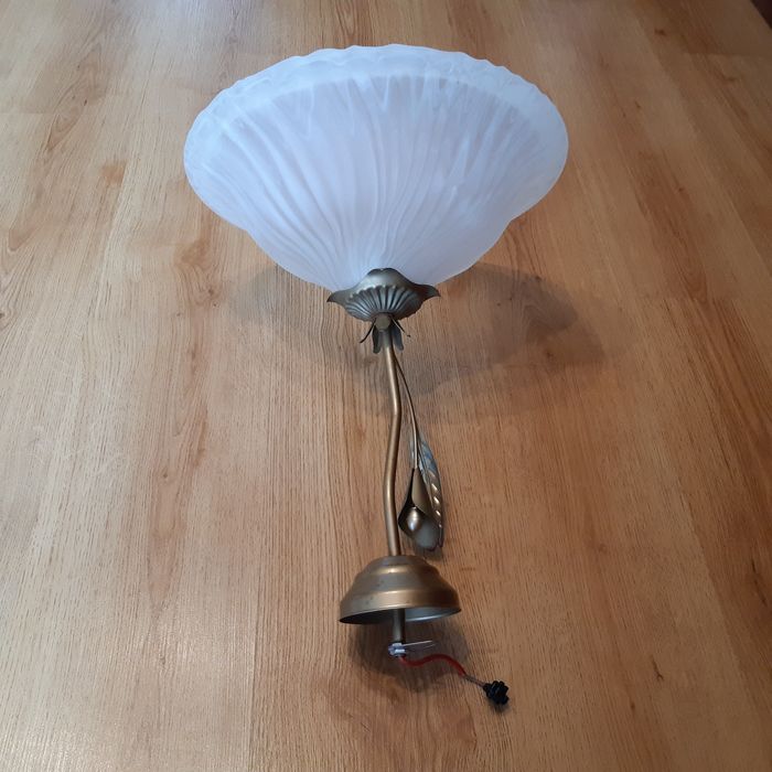 Żyrandol na jedną żarówkę