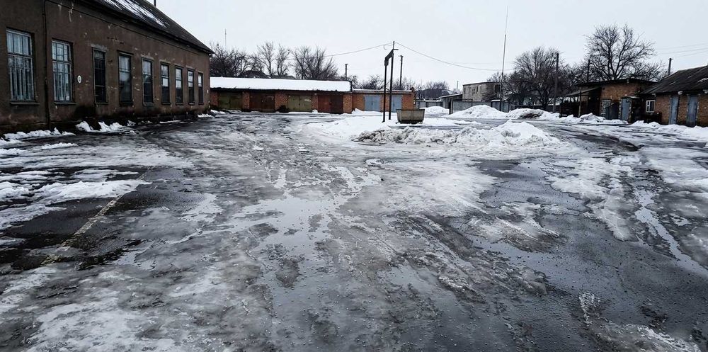 Універсальний комплекс нерухомості  у самому центрі Варви