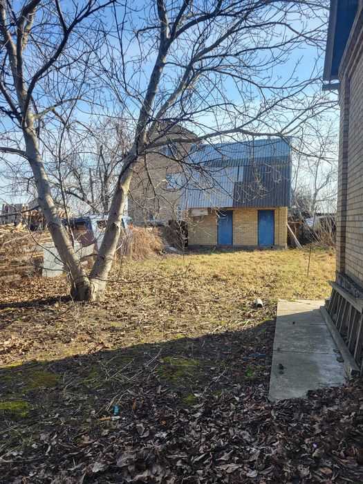 Добротний будинок з ділянкою 10 соток