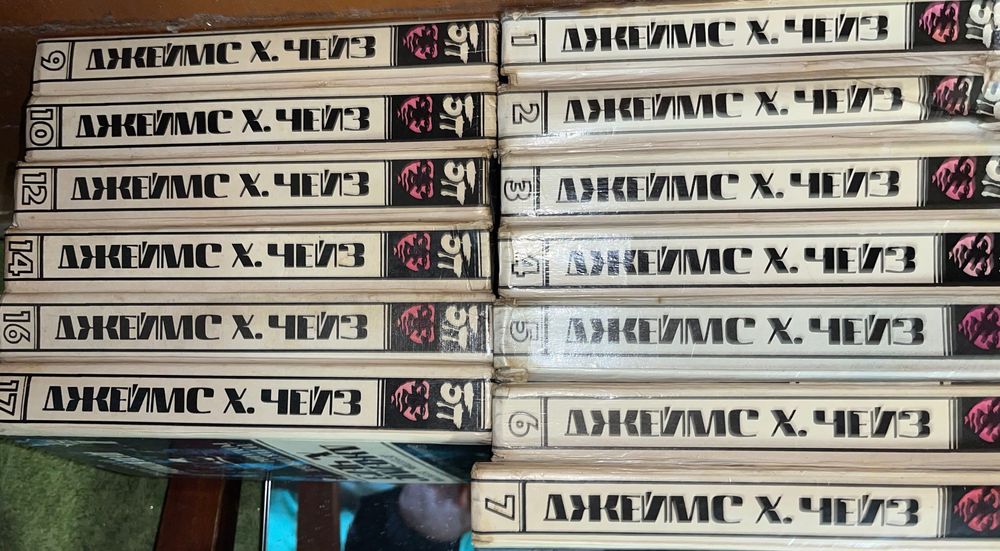 Книги серії "Золотий детектив": Чандлер, Гарднер, Чейз, Крісті (Оптом та поштучно)