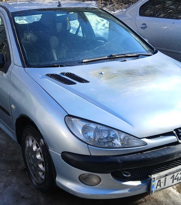 Два  автомобілі