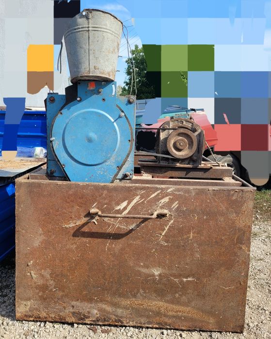 Подрібнювач зерна, кукурудзи