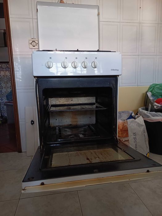 Fogão  a gaz a funcionar perfeitamente como novo