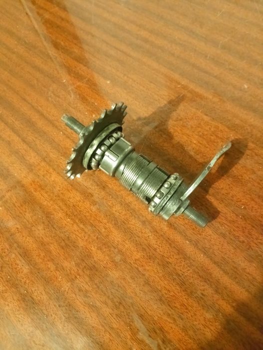 Велобагажники та інші запчастини.