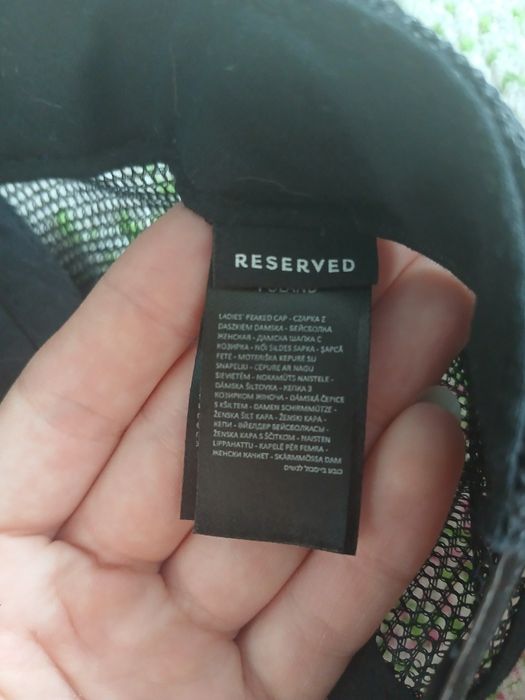 Czarna czapka ,,cute but psycho,,