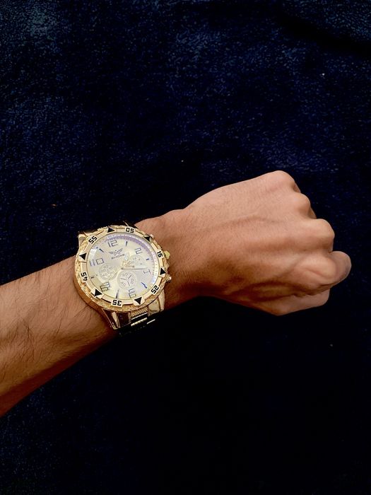 Relógio De Luxo Dourado