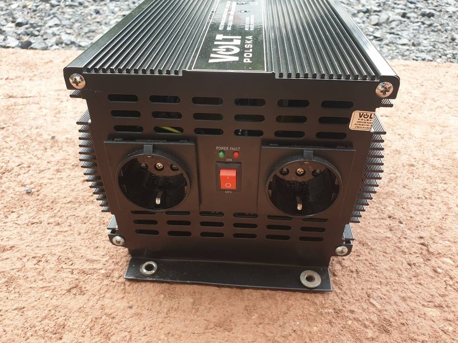 Przetwornica Volt 12-230v 2500/5000 używana sprawna
