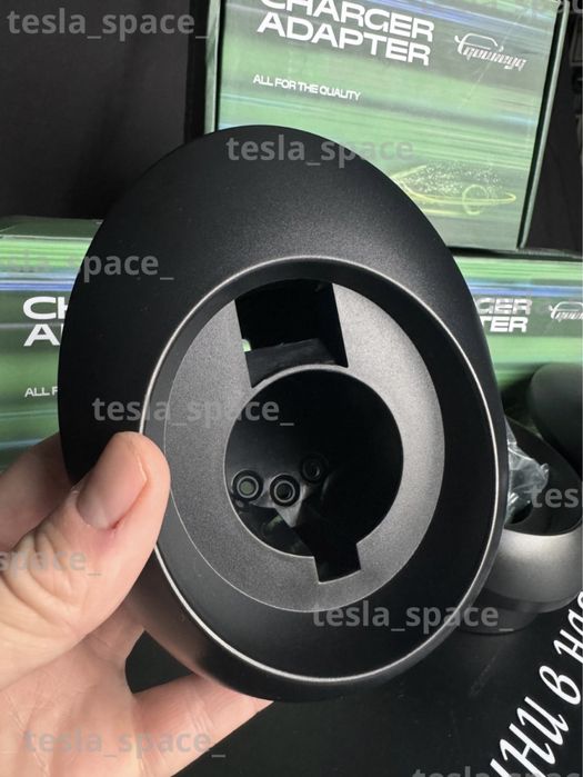 тримач для акуратного зберігання зарядного кабелю та пістолета Tesla