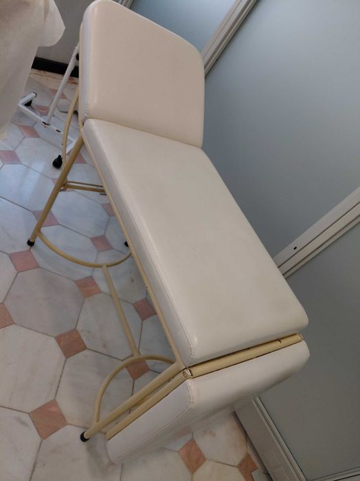 Estética - 2 cadeiras e 2 marquesas - em pele verdadeira