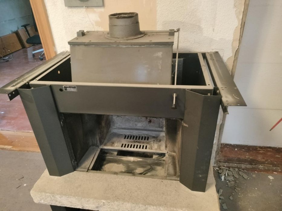 Piękny kominek wraz z zabudową