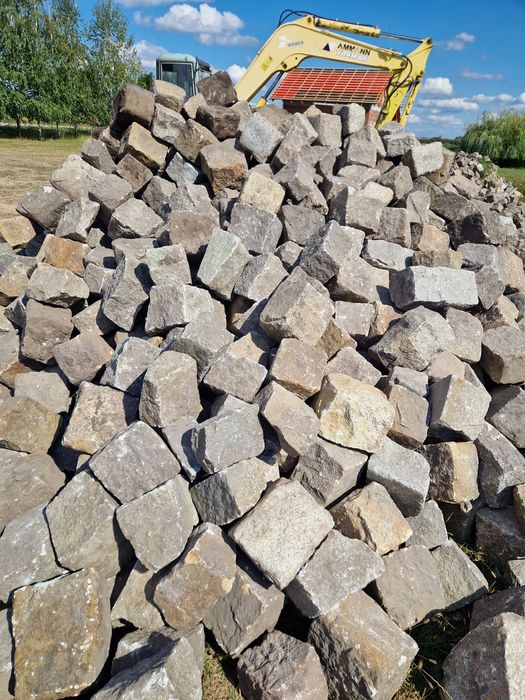 Kostka granitowa duża 20 cm+ z rozbiórki – 250 zł/t
