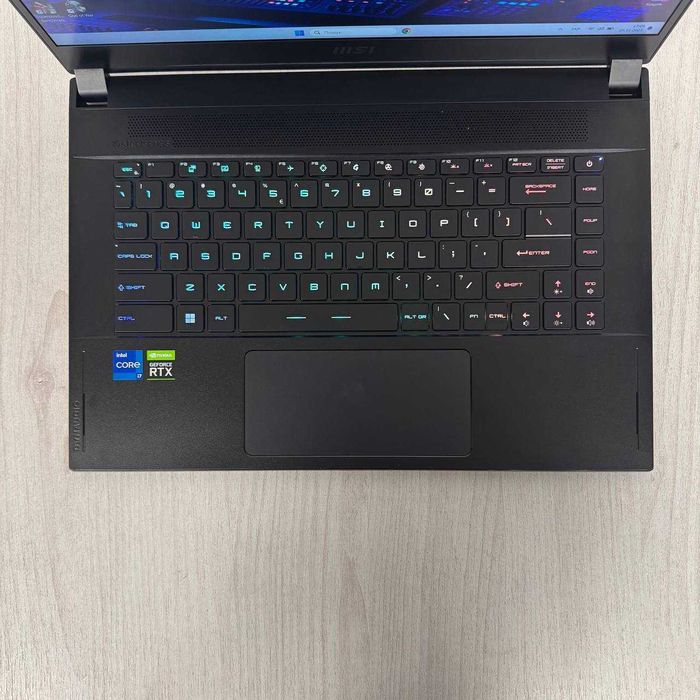 MSI Creator 15 A11UH  144Hz i7 11800H 16GB SSD 512GB RTX 3080