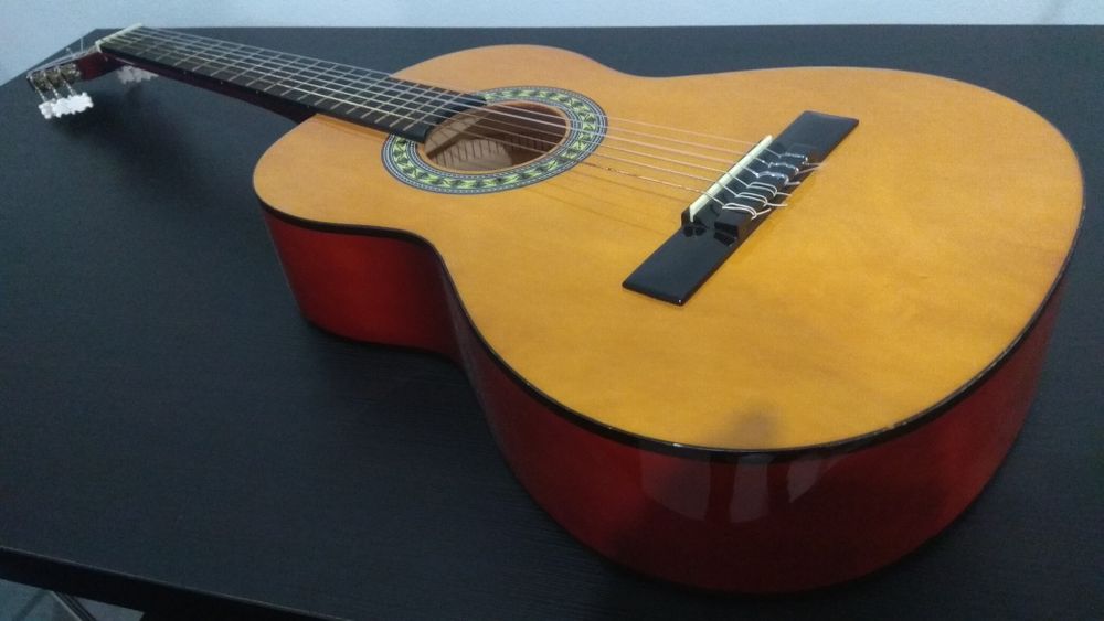 Guitarra tamanho 3/4
