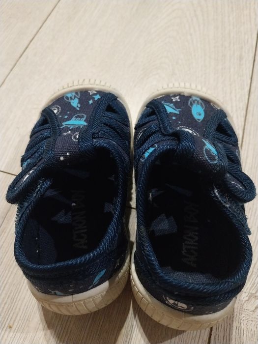 Buciki, papcie, trampki