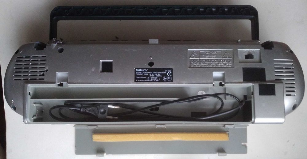 портативний касетний магнітофон Saturn