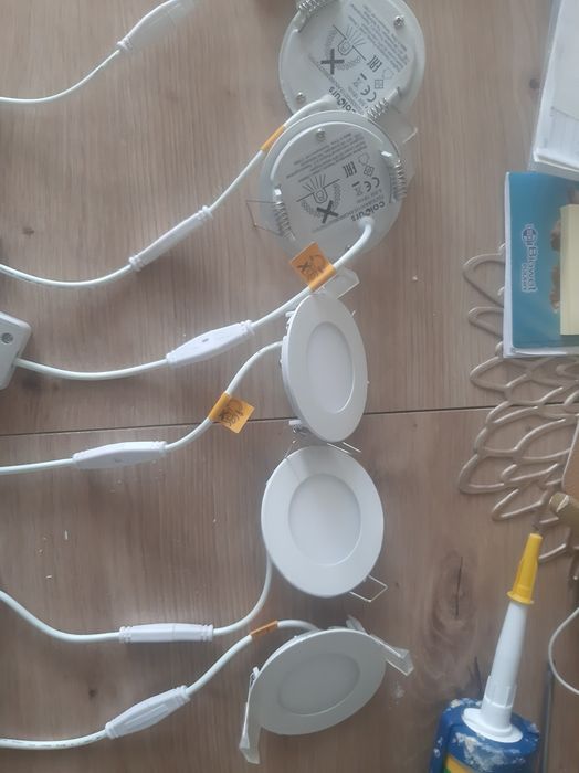 Oprawy oświetleniowe białe 6 szt.