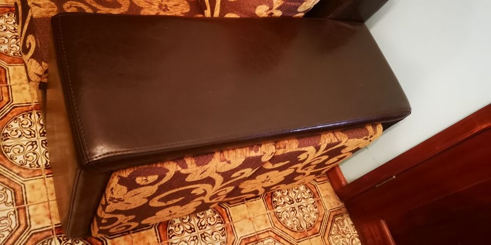 Sofás 2 lugares com puffs