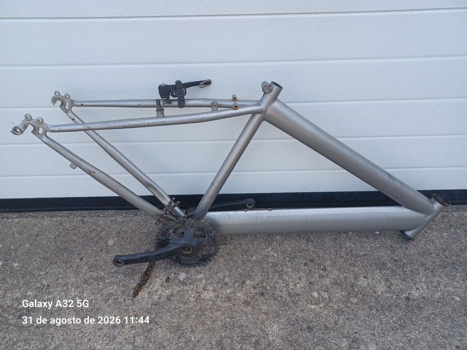 Vendo para desocupar quadro de bicicleta em bom estado