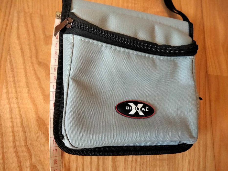 Сумка для CD плеєра и 20 дисків. Нова.