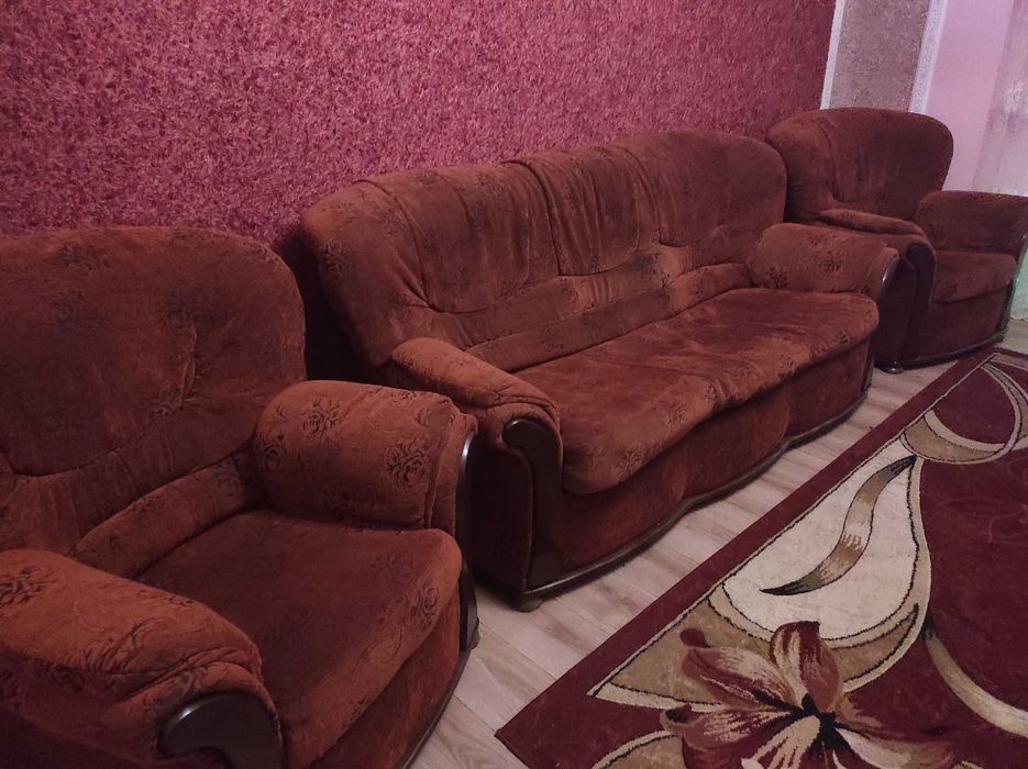 Розкладний диван з двома кріслами