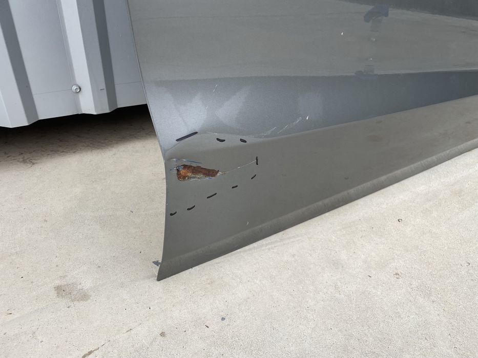 Двері праві передні  Suzuki Vitara 2015-2023