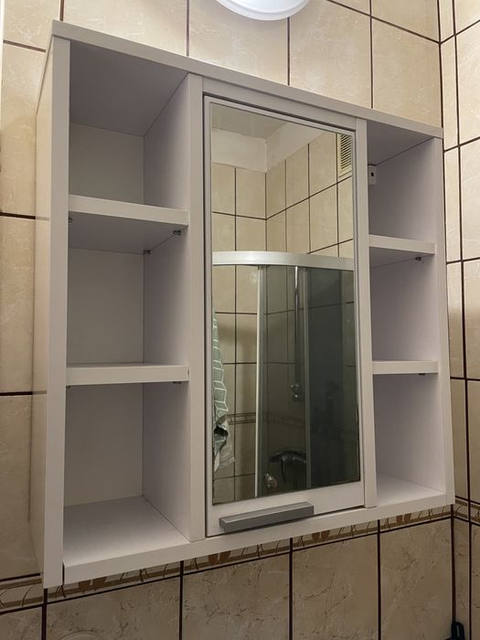 Szafka łazienkowa z lutrem i półkami