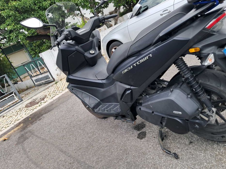 Kymco Skytown 125cc (2024) – Estado de Nova | 12.000km | Econômica (40km/L)
