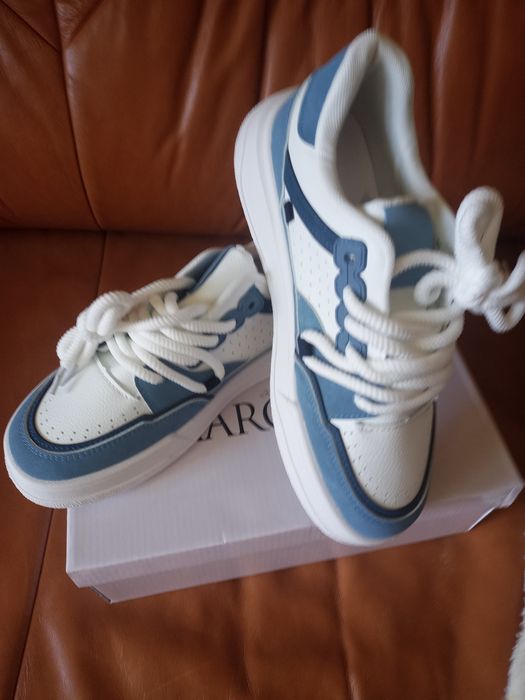 Sneakersy biało- niebieskie sprzedam