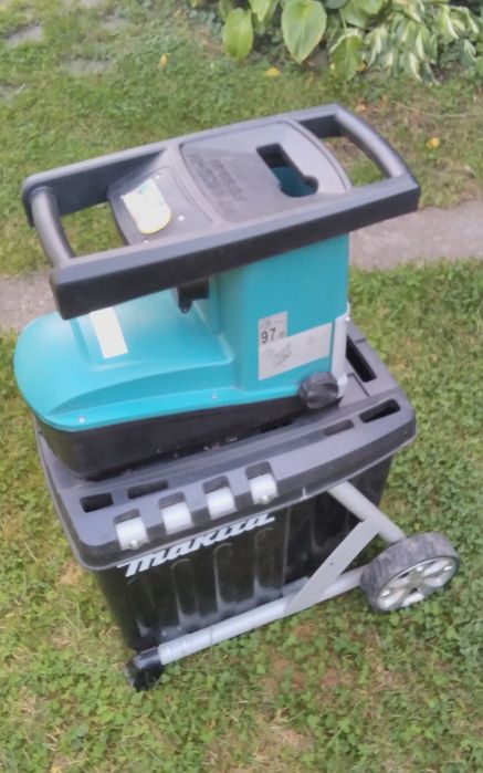 Садовий подрібнювач гілок Makita UD2500
