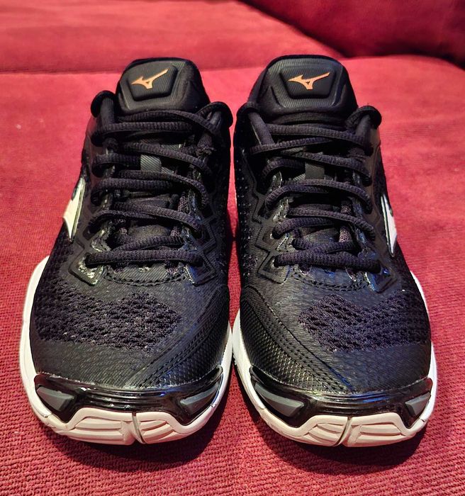 Волейбольне взуття Mizuno