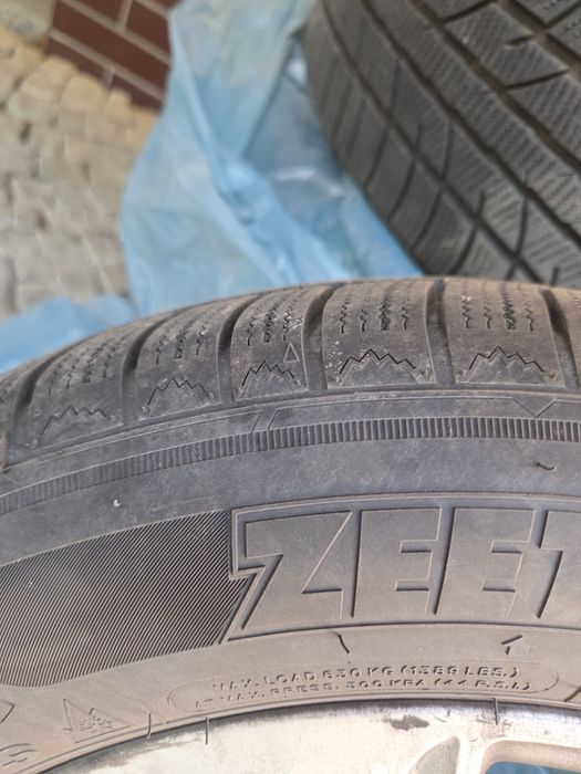 Felgi z nowymi oponami zimowymi Audi