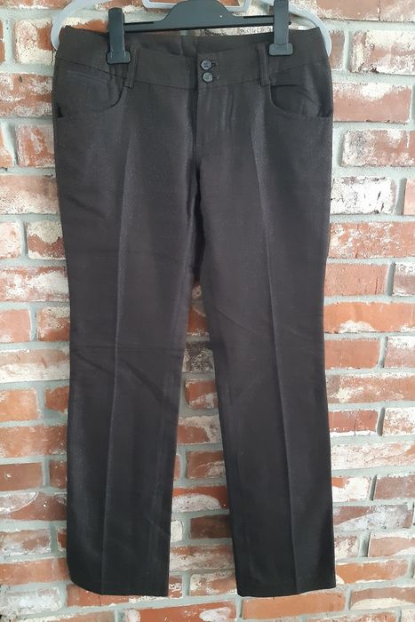 Spodnie proste brązowe z mieniącą nicią Silvian Heach L/40